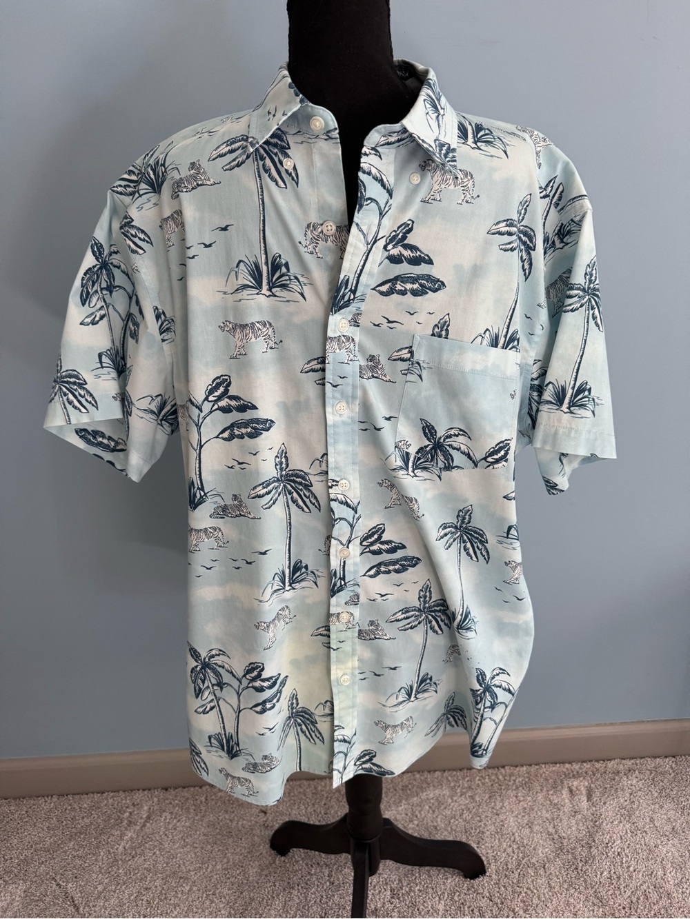 Light Blue Men’s Tropical Print Short-Sleeve Shirt